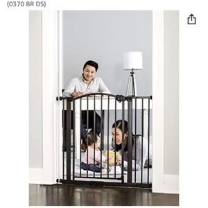 Soft close baby/pet safety gate